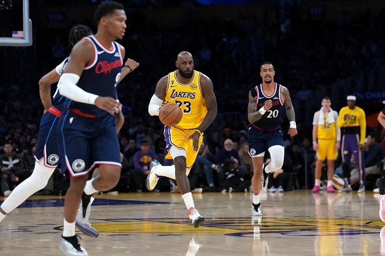 创6纪录坐等3里程碑 戒酒戒甜品无愧自律之王

北京时间这场湖人对阵快船的比赛里