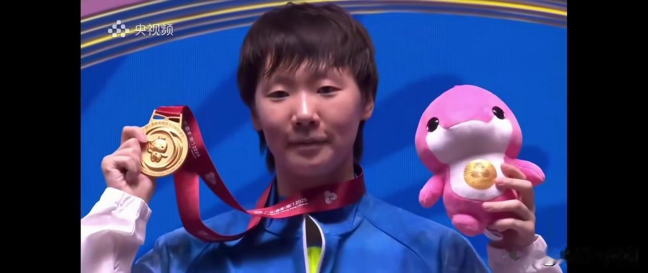 王曼昱卫冕成功
昨天女单决赛开始得太晚，看了一会就休息了。不过，还是很关注这场比