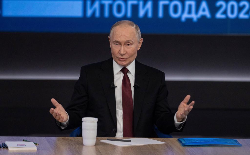 俄罗斯总统普京在年度记者会上重申，俄方准备好通过和平方式结束乌克兰危机，但指乌方