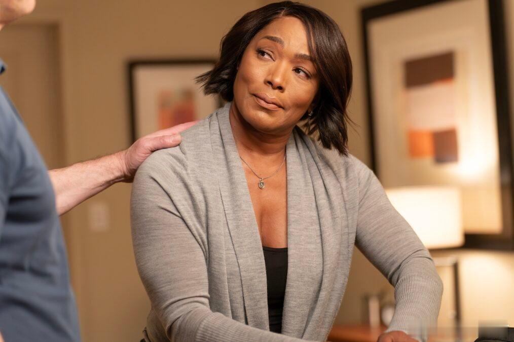 《紧急呼救》第八季发布海量剧照，第八季9月26日回归三集连播。第八季首播集中，一