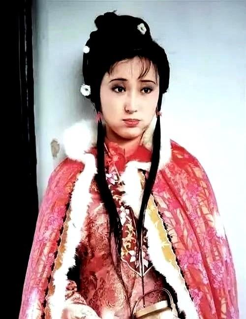 2006年，陈晓旭的丈夫郝彤把患癌的媳妇丢在深圳，连夜赶回老家长春，拉着自己爹妈