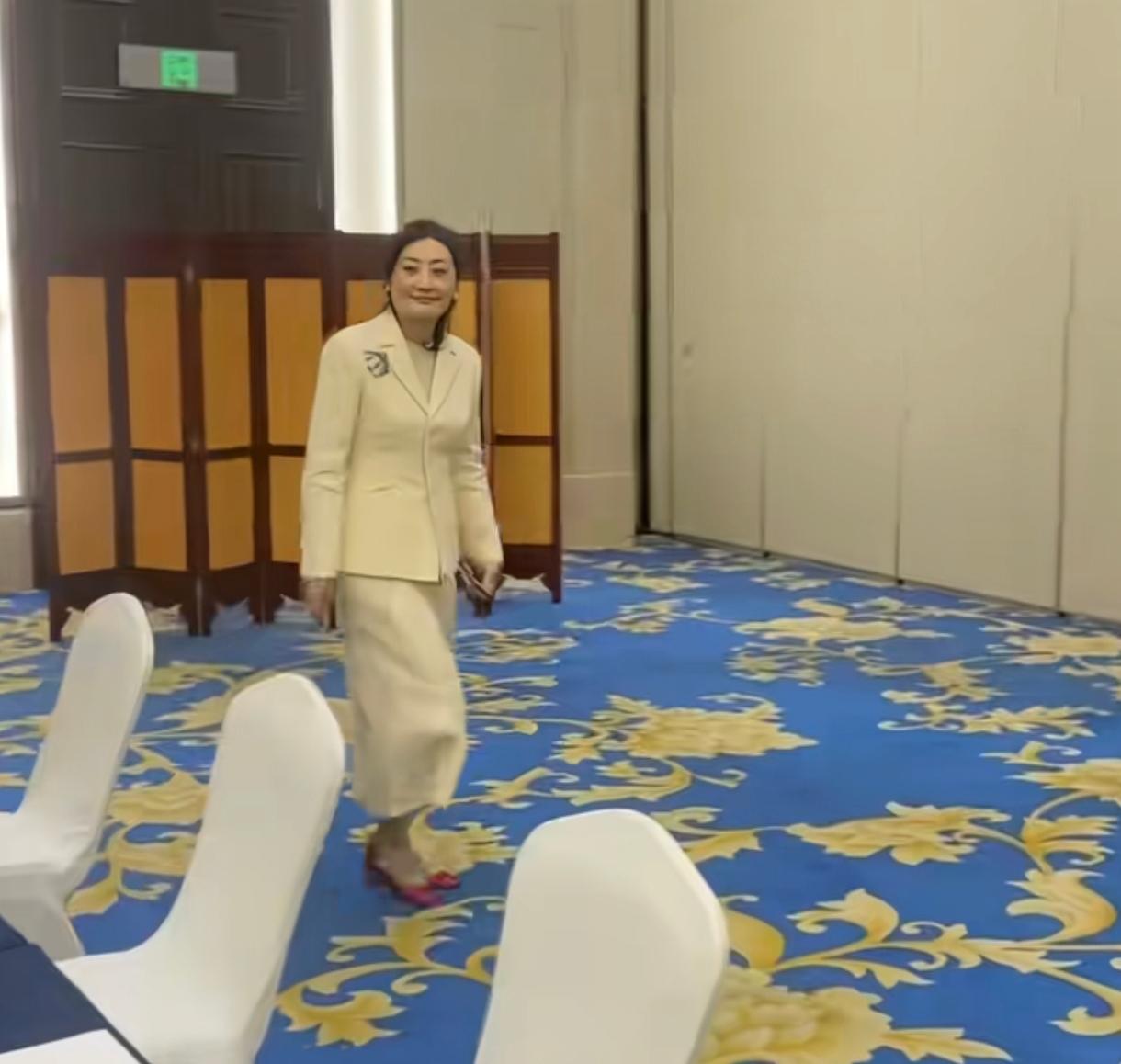 宗大小姐现在退出哇哈哈管理层，被很多人看成是她咎由自取，得罪了所有的老员工和家族