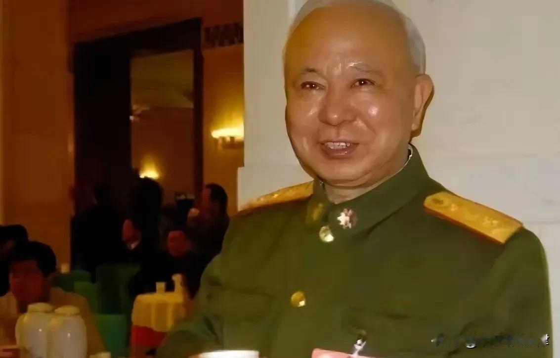 1995年成都街头，军区警卫员见义勇为，竟被地痞围殴重伤入院
 
1995年夏天