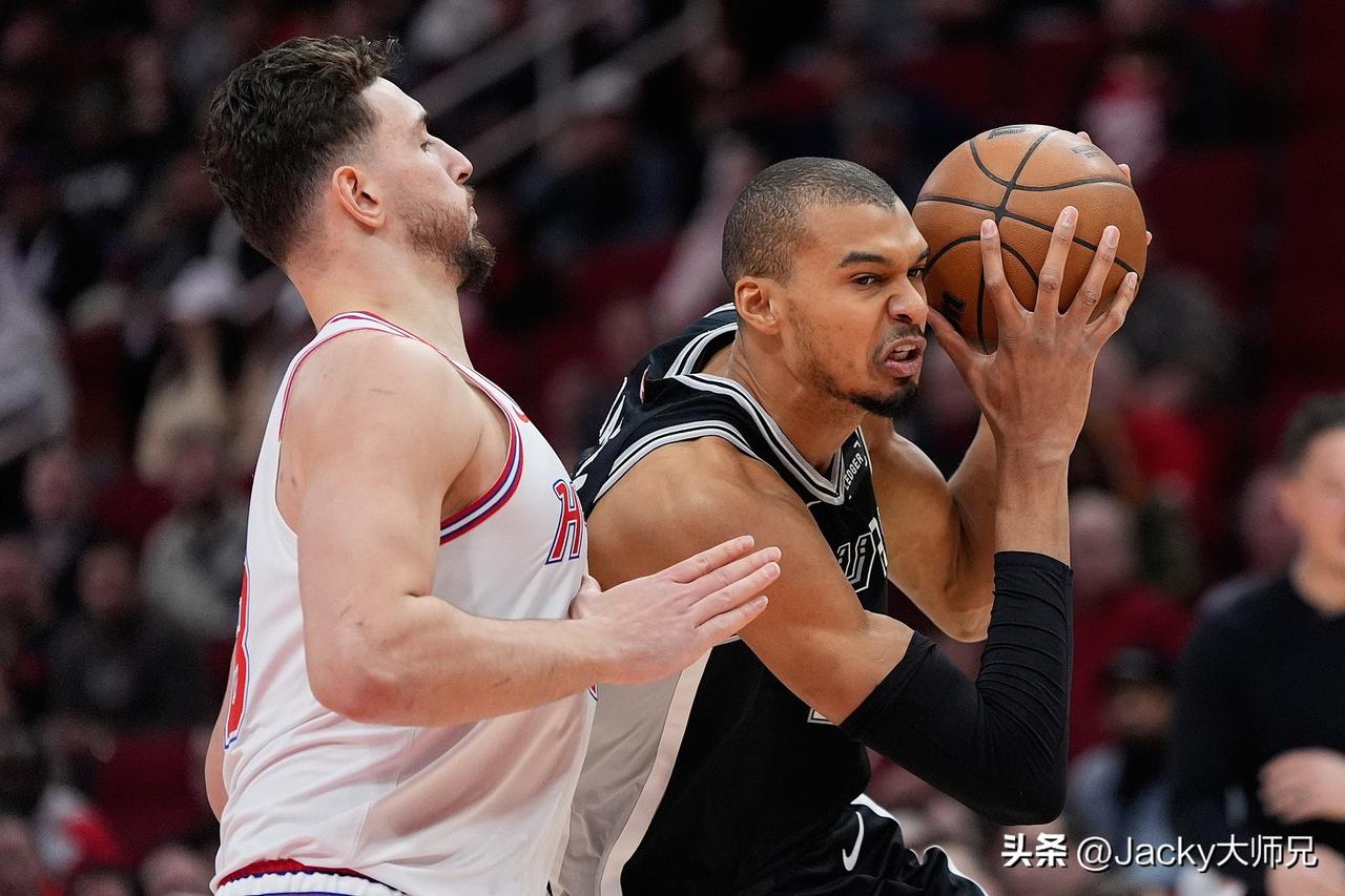 用一场大败证明自己不是争冠球队。今天对马刺，被压制得令人窝火和无奈。

我火令人