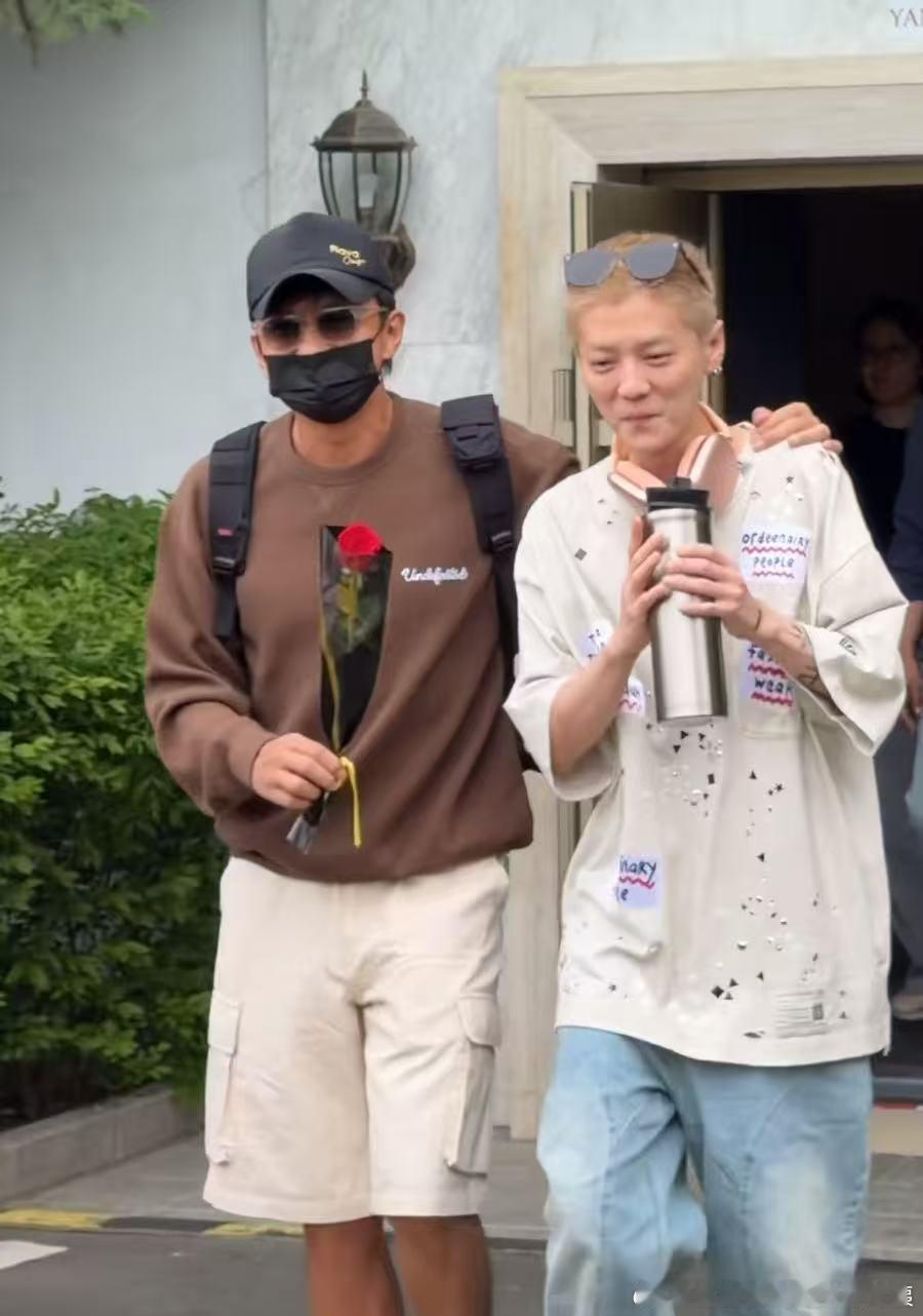 邓超鹿晗这个肤色差邓超鹿晗这个肤色差好明显！邓超鹿晗脏脏包雪媚娘