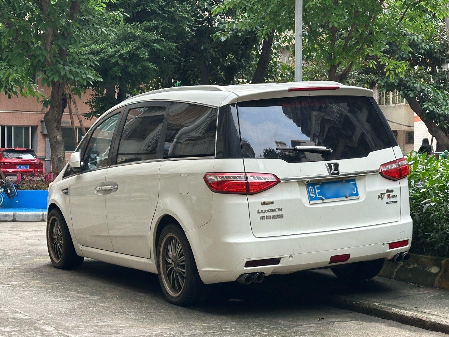 我市日常 不知道这台纳智捷M7 MPV的车主是不是觉得自己车油耗太高了，于是给车