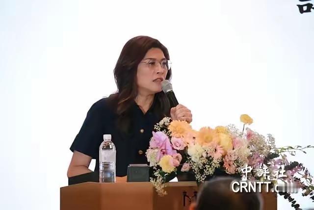 郑丽文坚持两岸同属一中的观点值得肯定。
        9月16日，中国国民党主