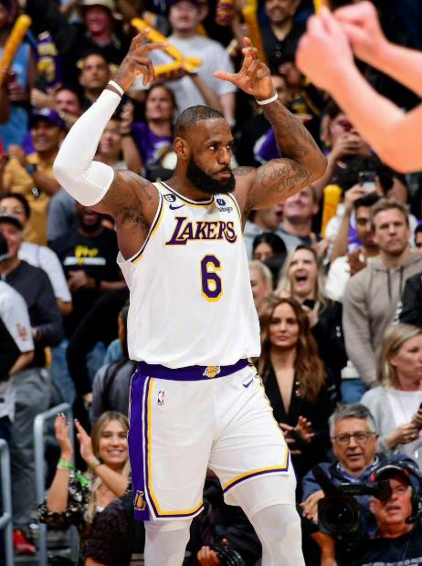 看NBA上咪咕视频，一位数据博主统计了上赛季NBA常规赛快攻得分榜，其中马克西第