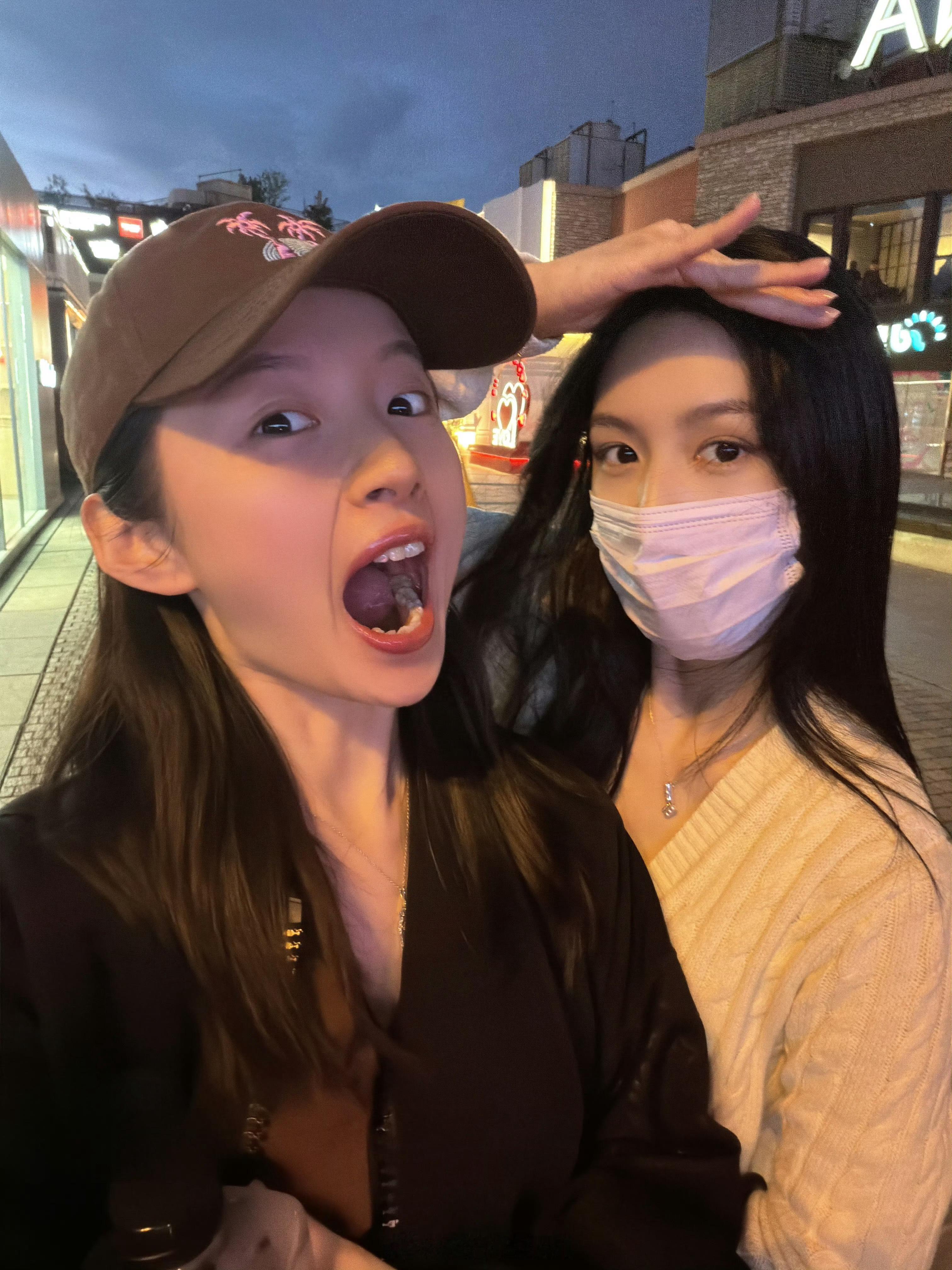 女孩们友谊长久~ 