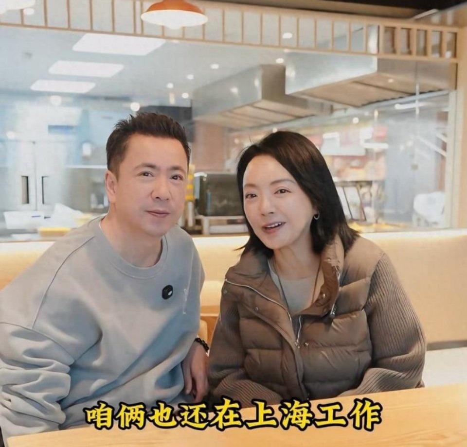 王中磊夫妇破产后，首次在上海过小年！自称消费降级吃路边店，一碗汤圆25元 ​​​
