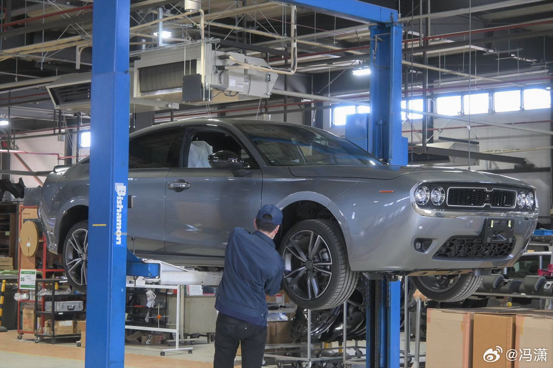 光冈这个车，有人能看出用什么车改的么？ 