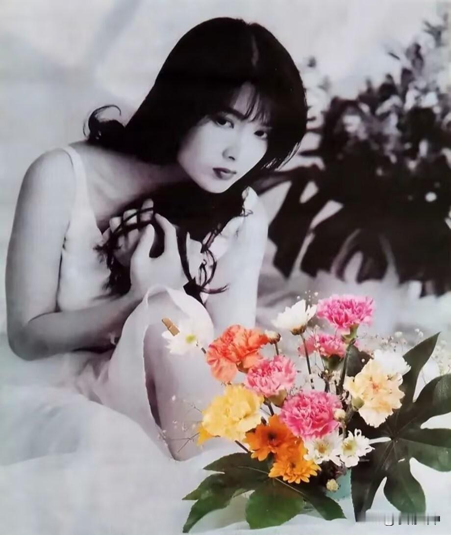 1996年黑白挂历《花星》上的周慧敏、张敏、李嘉欣、关之琳、周海媚、利智、邝美云