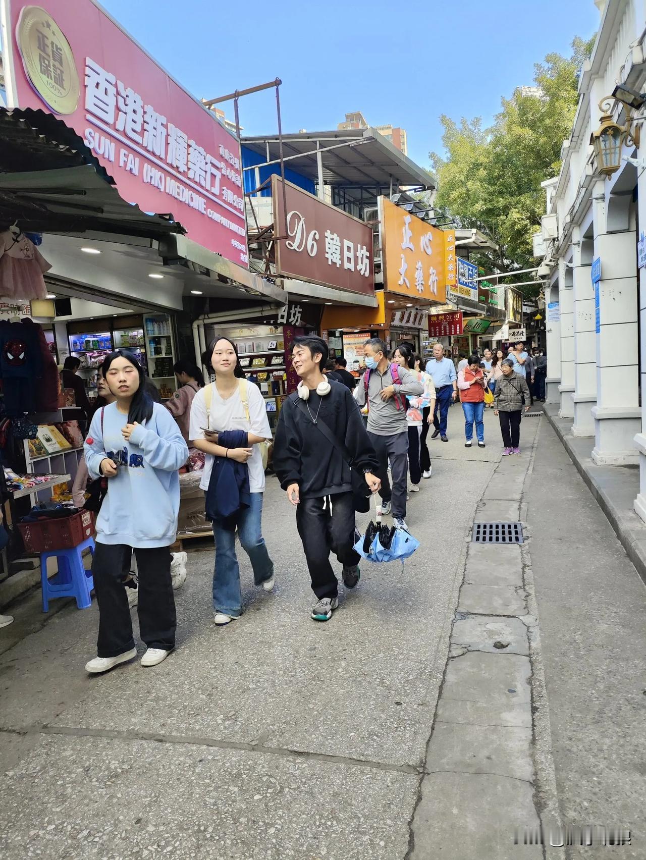 国内最奇葩的步行街，一边用人民币一边用港币，你来过吗？