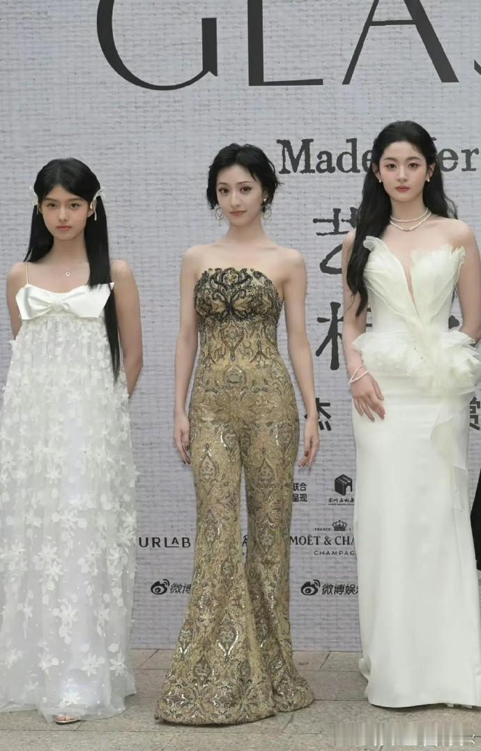 00后同框，娱乐圈审美似乎降级。 