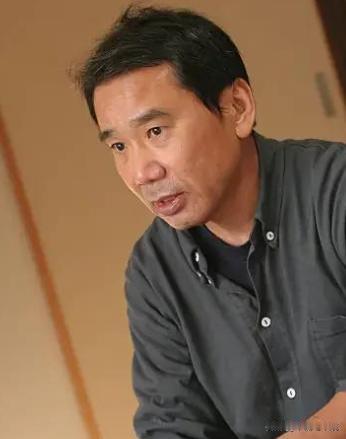 日本作家村上春树曾表示，自己父亲是侵华日军，自己从不吃中国菜，因为自己不配，自己
