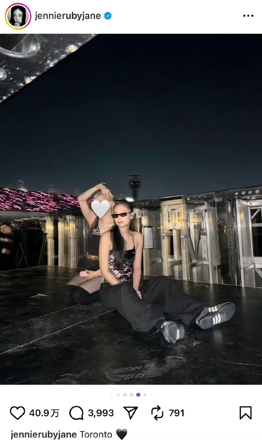 jennie给朴彩英合照打码jennie发了和朴彩英的打码合照jennie发了和