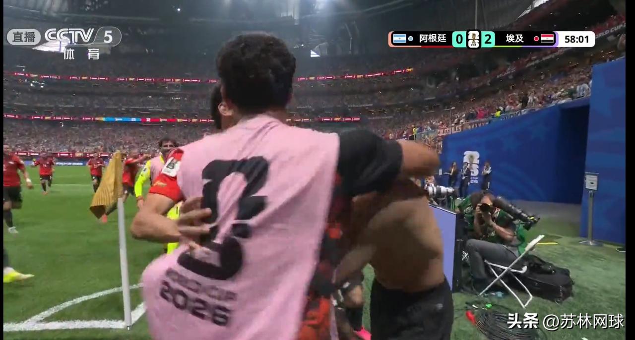 埃及🇪🇬2-0阿根廷🇦🇷
意料之外。
阿根廷有点难了。
C罗在机场等梅西