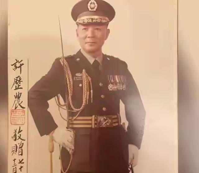 国民党退役上将许历农说，“过去国民党反共，是认为“国民党比共产党好”，但事实证明