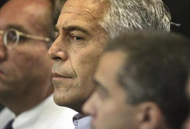 这下有好戏看了，但大概率，大家还是会失望。

美国终于签了，要求公开爱泼斯坦档案