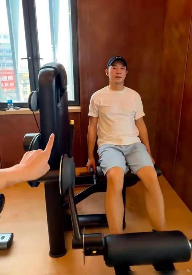 1.沙溢才是跑男节目组里的人精，他不愿意参与舆论风波，也不站任何人的队，保持幽默
