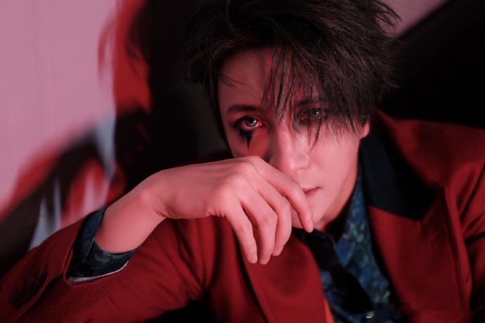 薛之谦给我留一张票看看你舞台有多大 光是想象5000平的超大舞台配上灯光音效就已