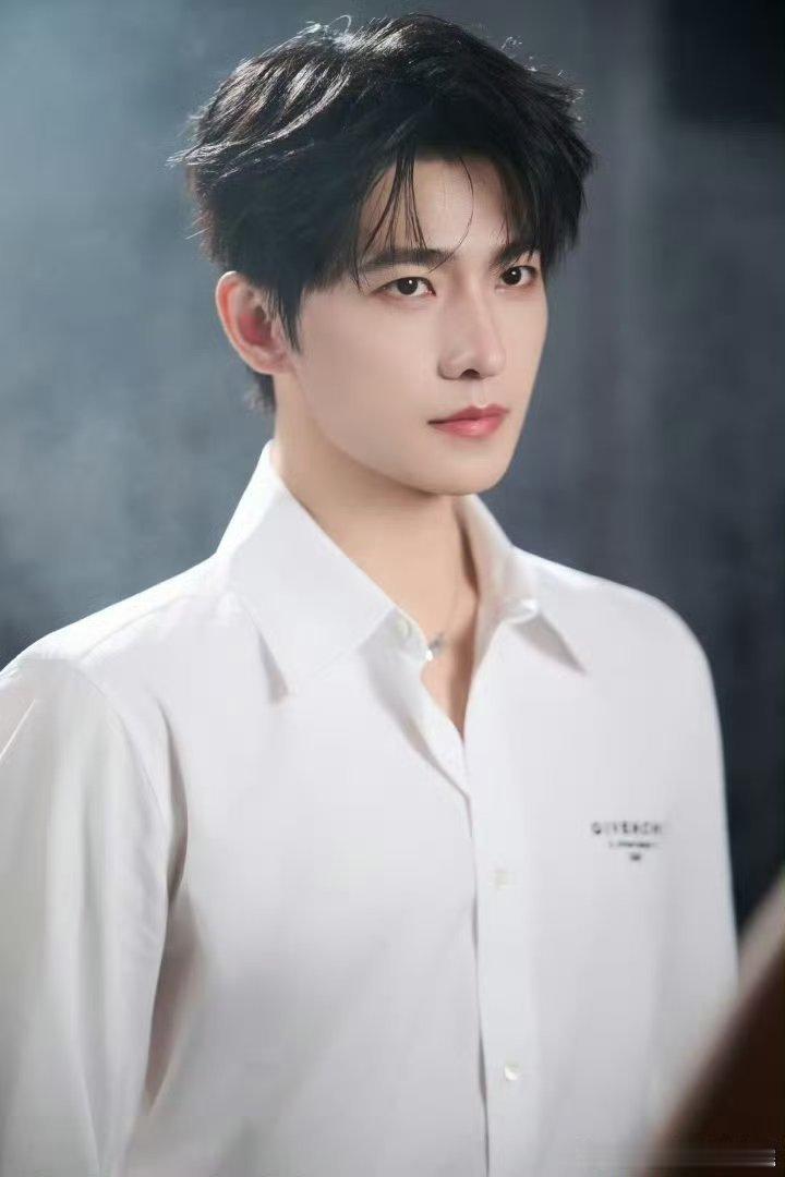 杨洋的青春文学男主是真实存在的吗？太有那味儿了，求求多拍几部满足我的少女心杨洋还