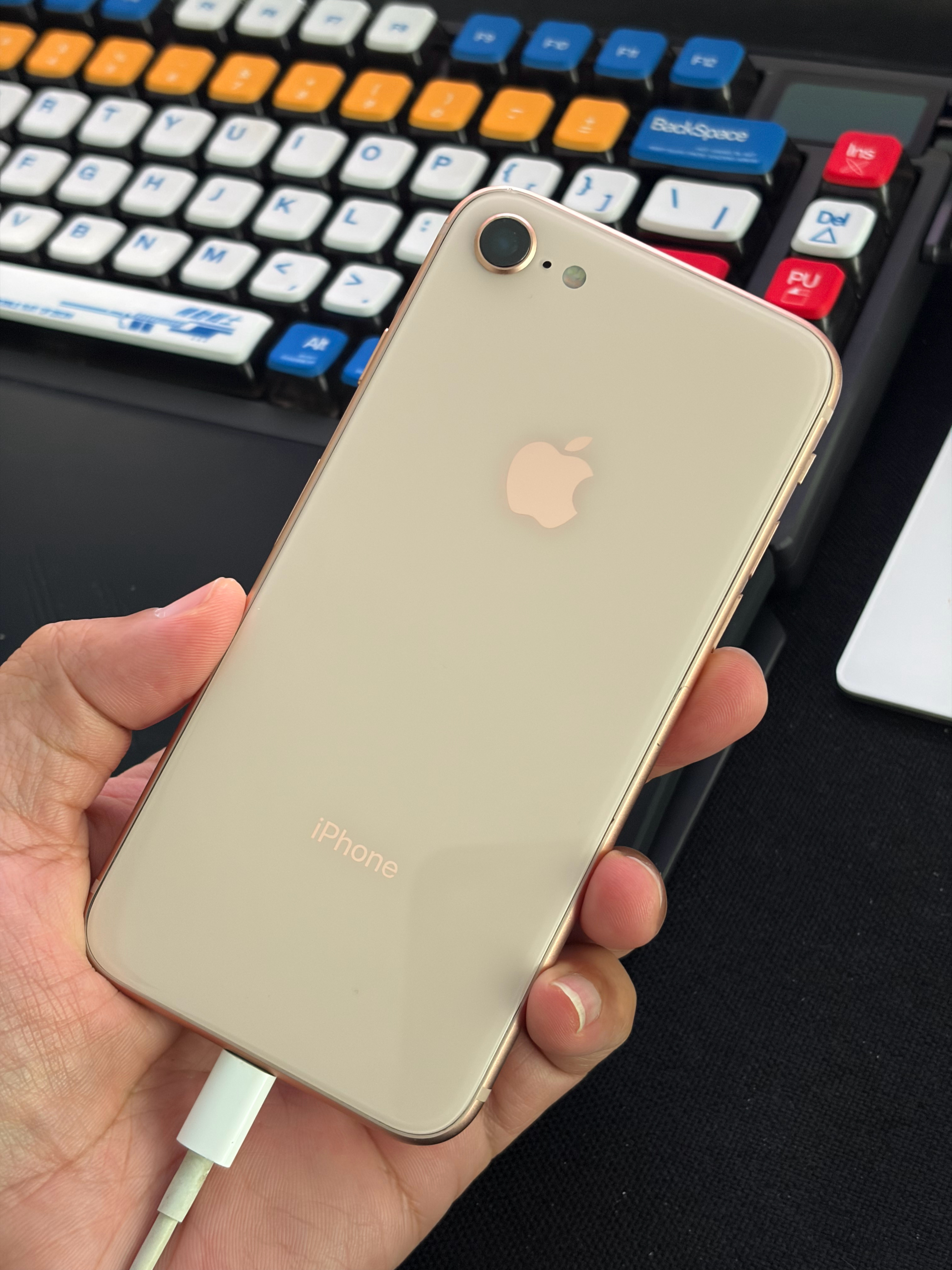这台iPhone 8好新啊！要不？ 