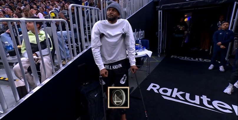 穆迪今日到场观战国王vs勇士 ，全场球迷为穆迪起立欢呼。库里赛后接受采访谈到穆迪