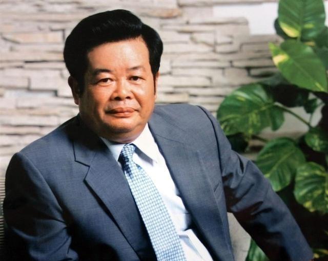 1994年， 曹德旺 在法庭上指着庭长的鼻子说：我听说只要200万，你就能包给人