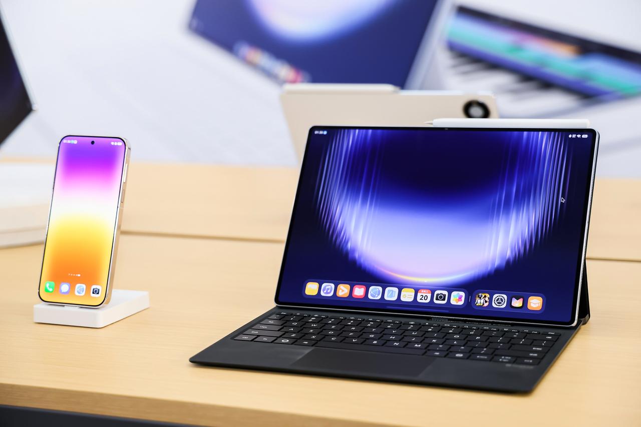 华为对MatePad Pro Max的定位，早已超越传统娱乐或轻办公设备范畴，该