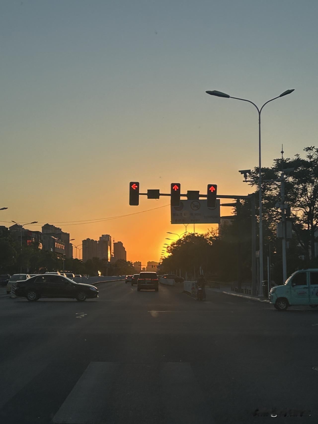 对于因果报应这种事我向来是不信的。即便是我遭遇了这样的婚姻变故，我也没去期盼会有