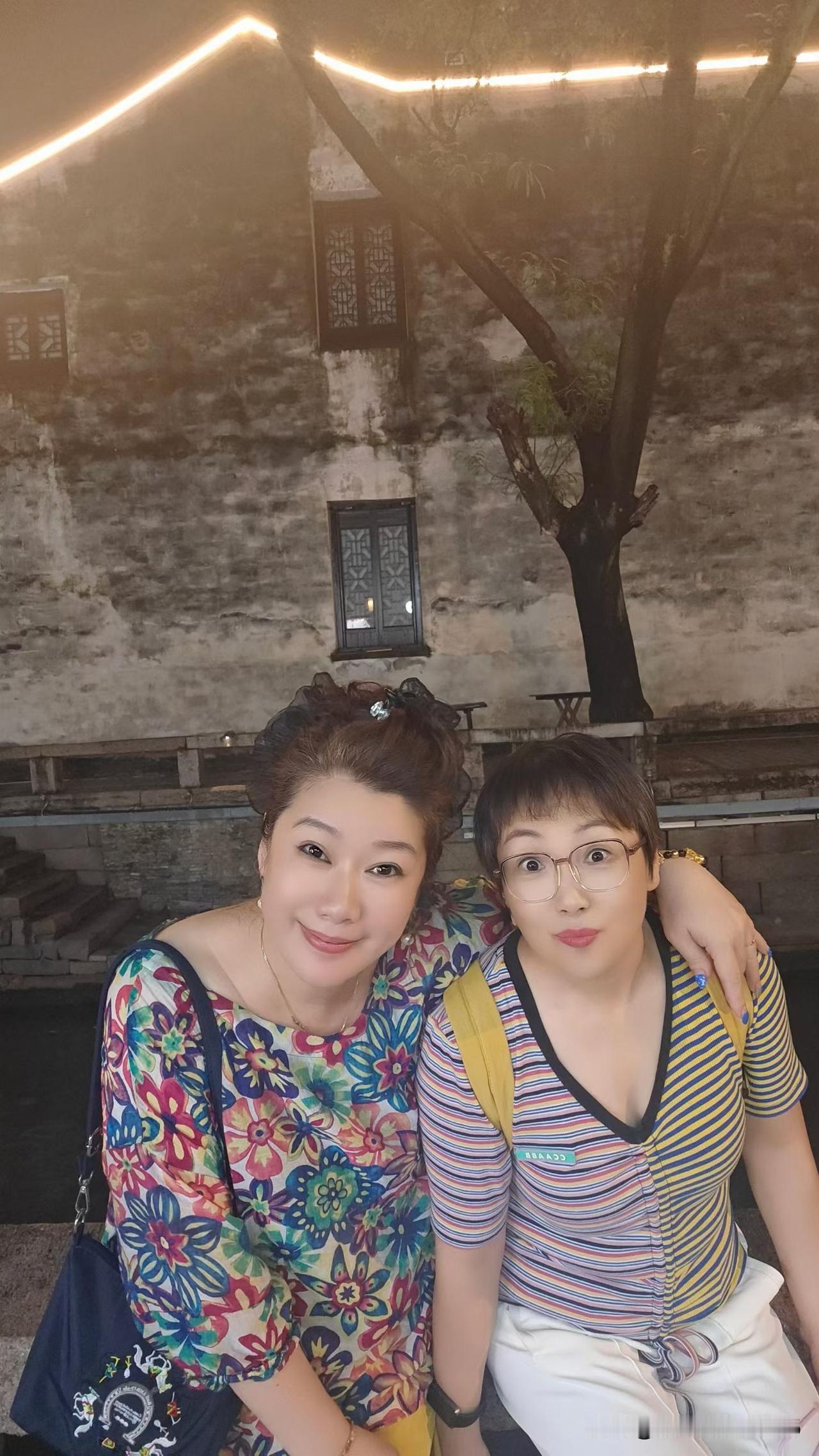 我的一个好姐妹退了休之后在上海当住家保姆，干的是风生水起。
我原来和她在一起交往