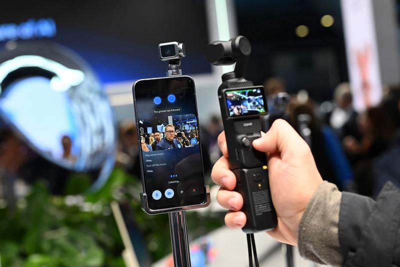 手机长出"机械臂"，这是噱头还是真革命？

上个月一个手机厂商在MWC 2026