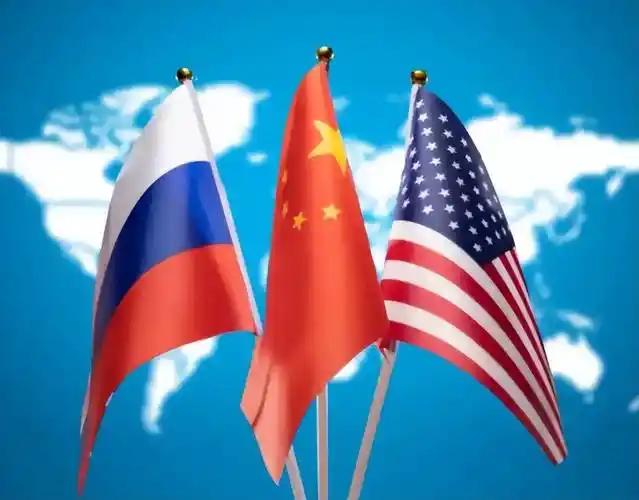 一，中国得是这个体量、分量、气量。这“三量”够高大上——体量要大；但大却虚弱不行