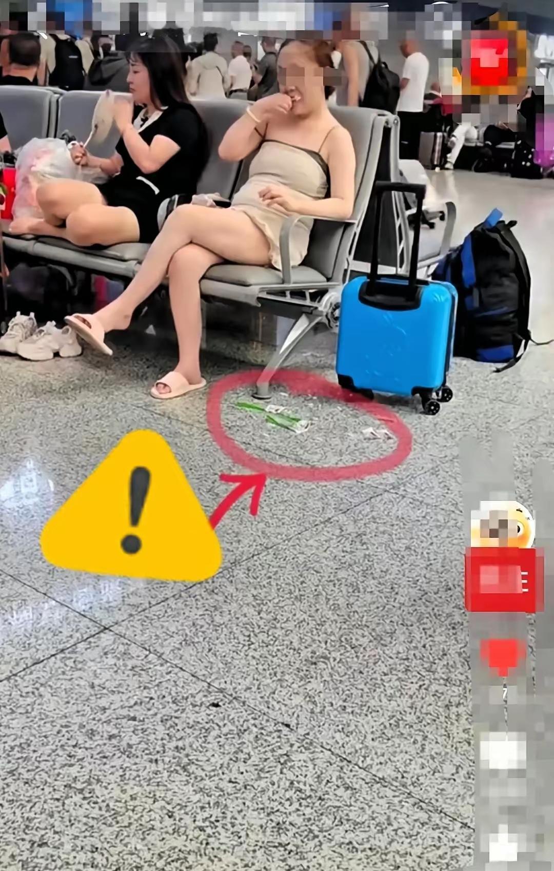 这种人，既没素质又没教养，
不咬人，膈应人！
​候车大厅里，遇到一个奇葩女子，真