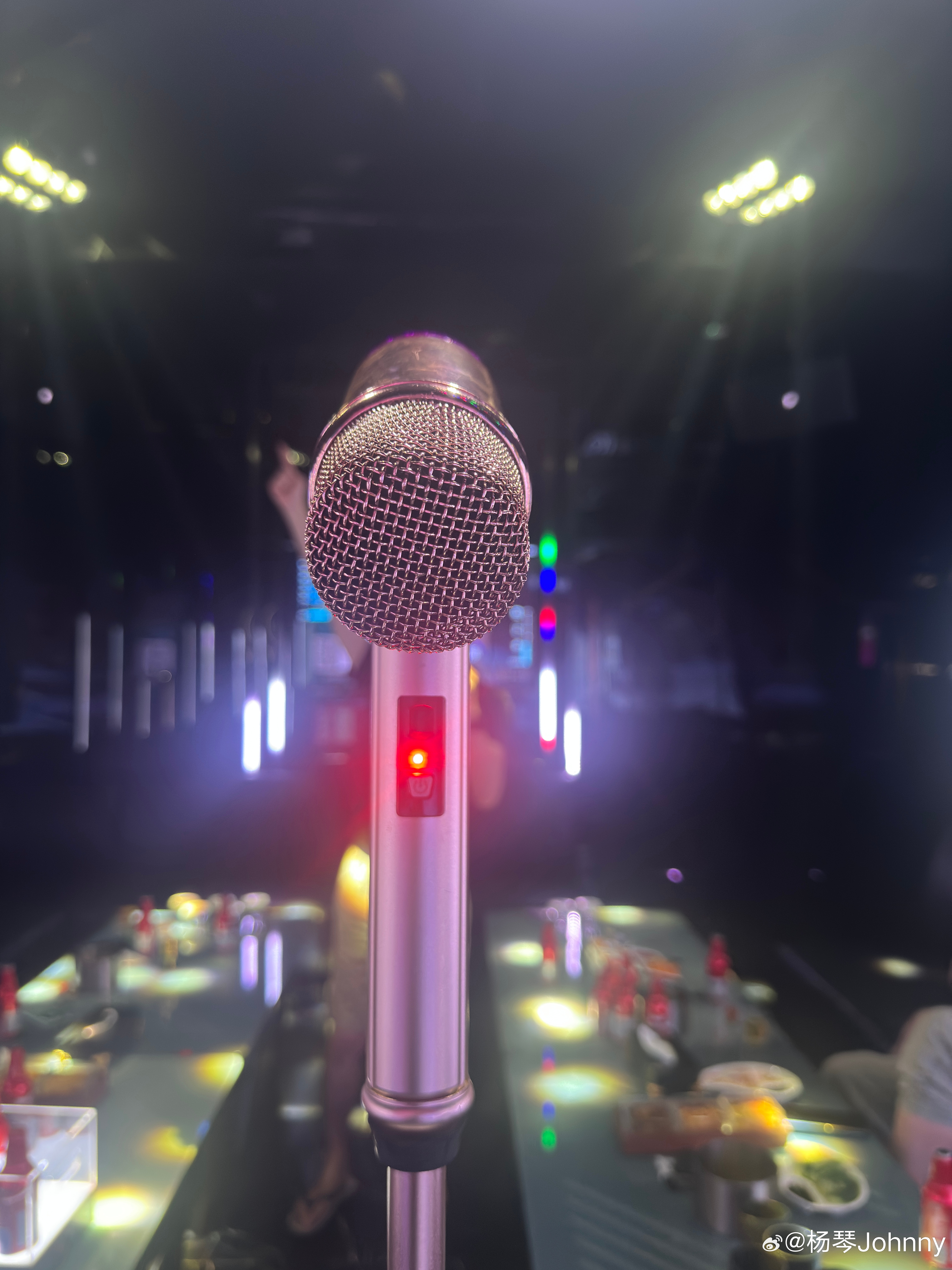 麦克风🎤给你你想讲什么故事？  ​​​