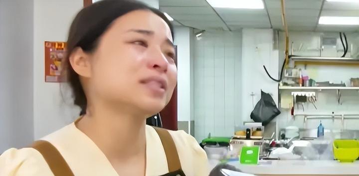 遇见小面"起诉"渝见小面"侵权已撤诉。我认为，是广大网民帮了这爿小店的夫妻俩。说