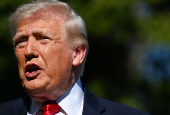 特朗普当众骂罗马教皇，还放狠话绝不道歉，可这位手握全球十几亿信徒话语权的精神领袖