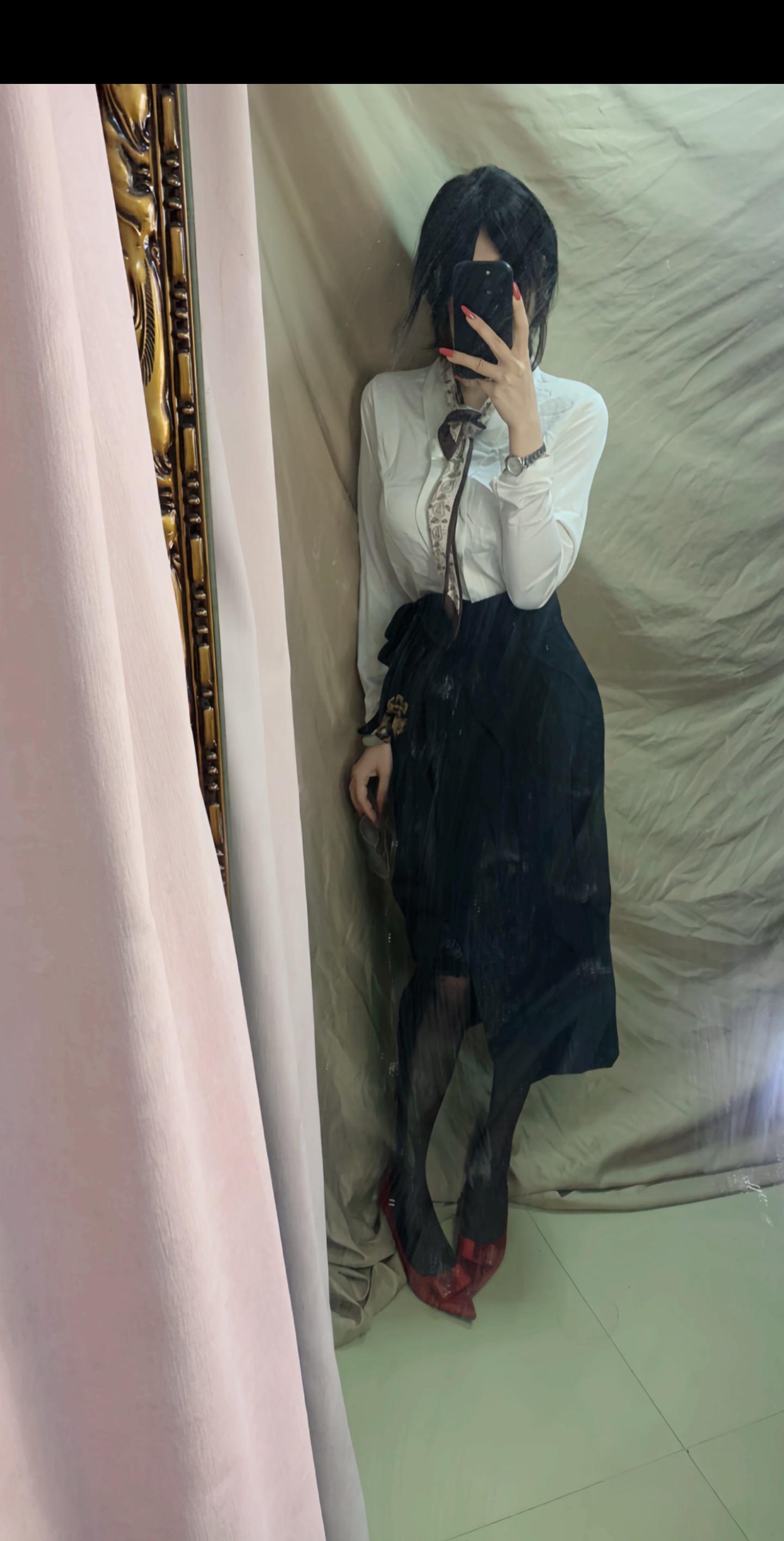 在细碎的生活里感受幸福。本来想把脏了的镜子擦擦再拍的 想想还是算了 不...