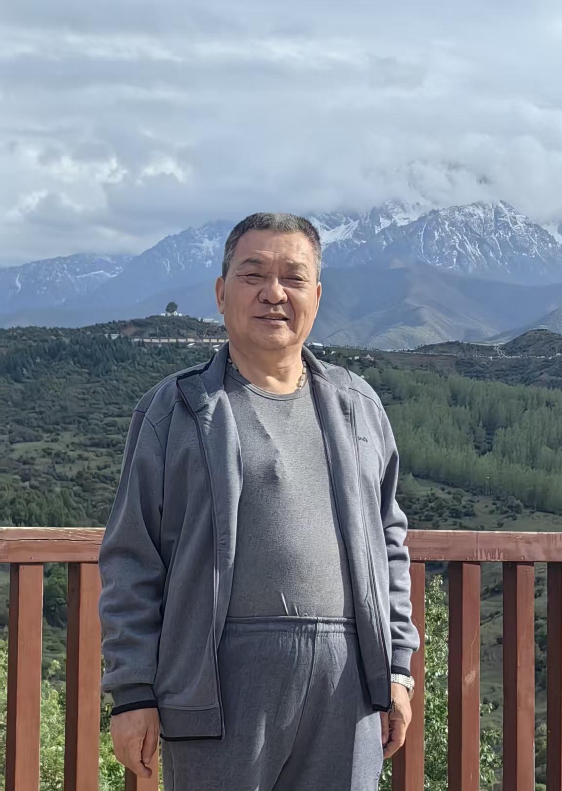 为何富人爱看新闻联播？
很多人以为，富人只看财经频道、高端论坛，其实错了。真正的