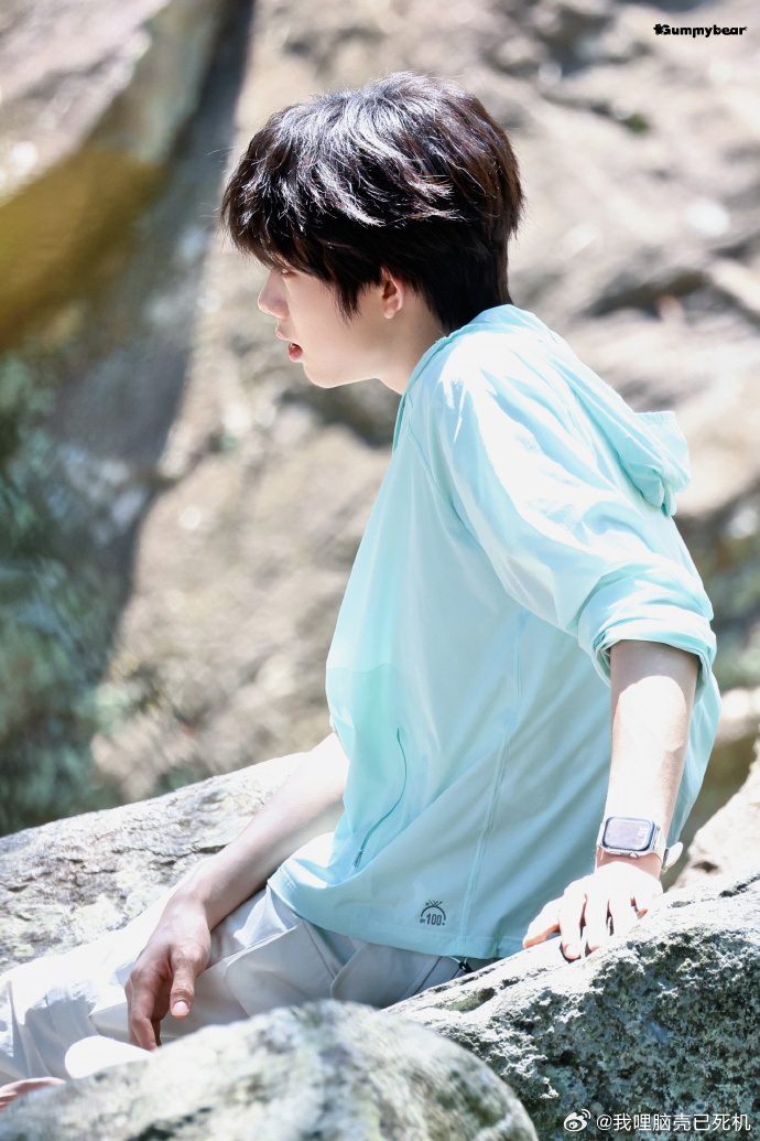 陈奕恒薄荷绿清爽男高陈奕恒海边随躺治愈感 陈奕恒薄荷绿清爽男高，陈奕恒海边随躺治