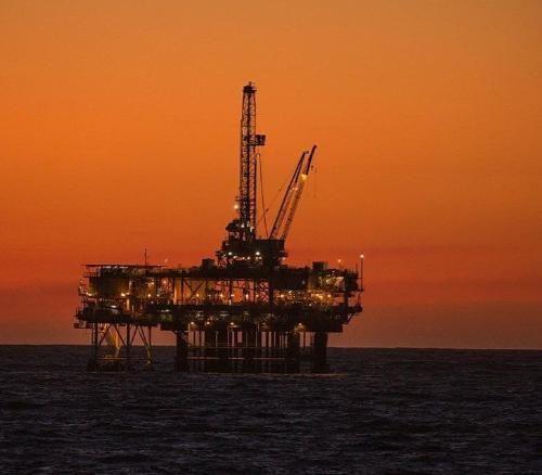 美媒：印度正使用人民币购买俄罗斯石油！

可能有人会问，印度跟俄罗斯做石油生意，