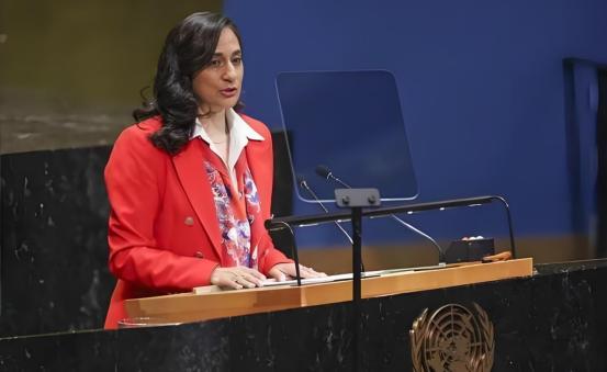 加外长在北京被反复追问：当年说中国是破坏性力量，现在还做数吗？
 
不得不说，这