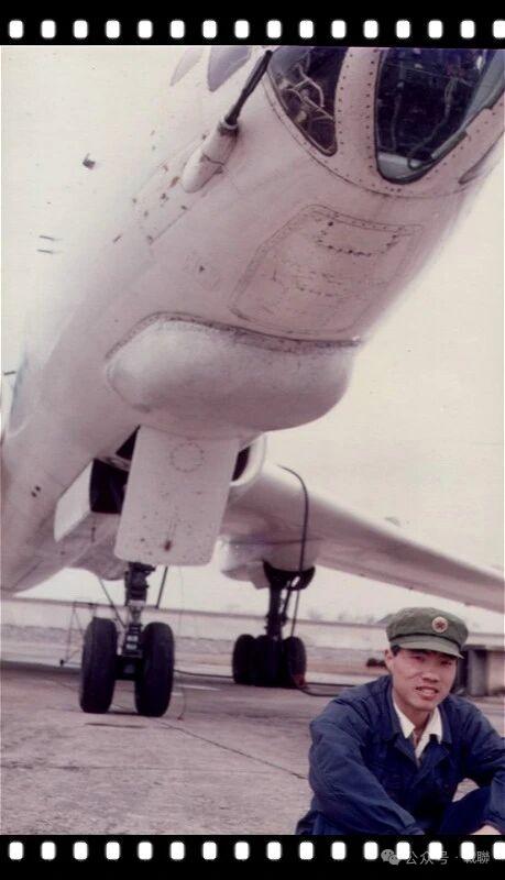 12月28日，据社交网站报道，一组80年代轰6轰炸机照片，在那个年代当过兵的人看