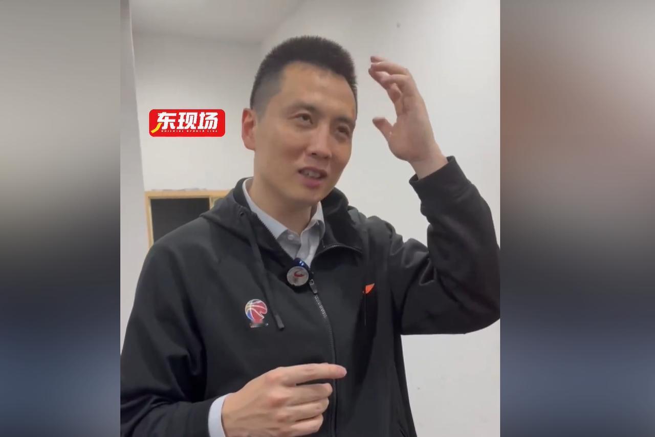 卢伟吃下定心丸！

据上海体育媒体人透露，上海男篮管理层在近日，已经和主教练卢伟