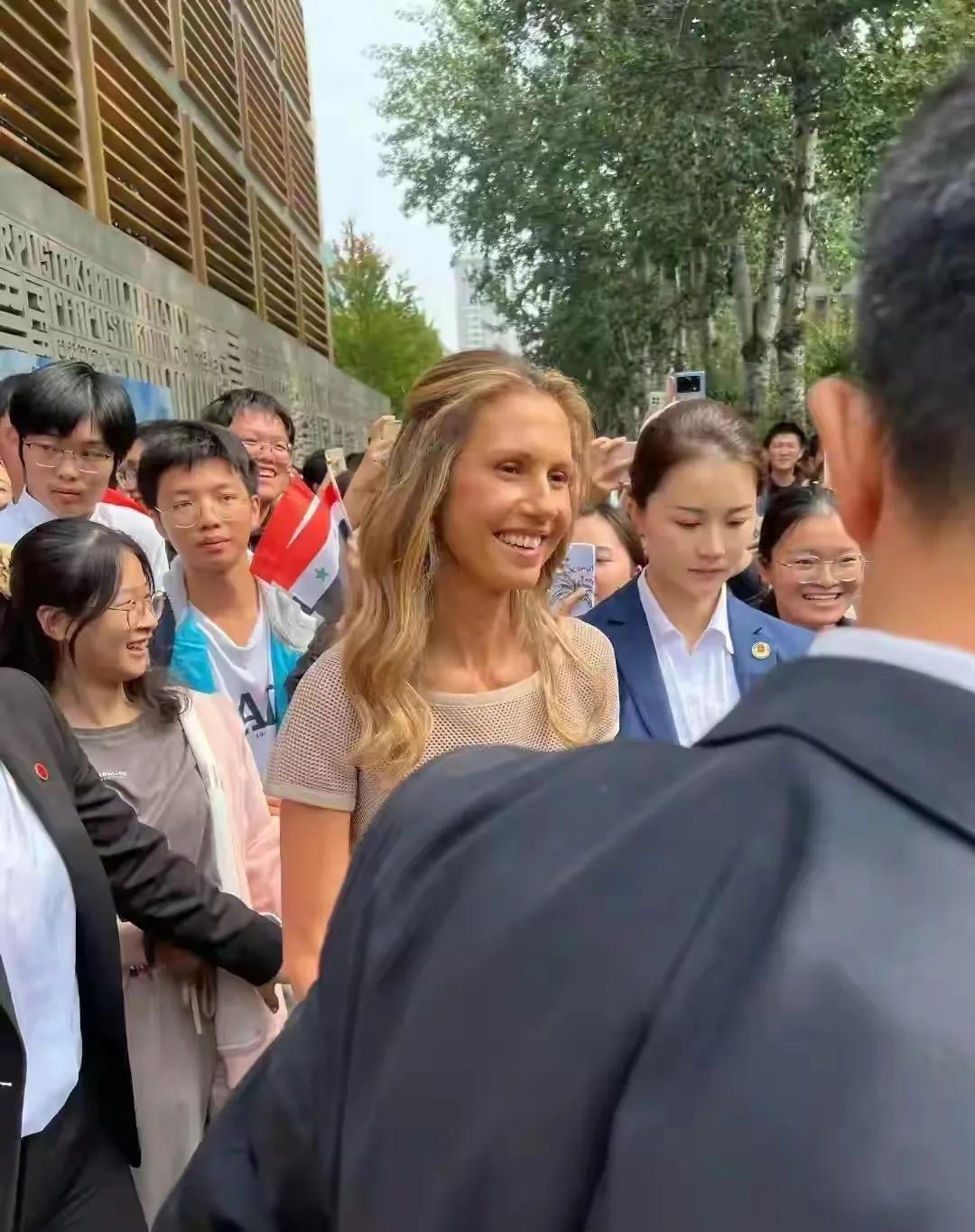 巴沙尔夫妇受到我大学生欢迎，并不是因为他们位高权重，也不是因为他们颜值爆表，而是