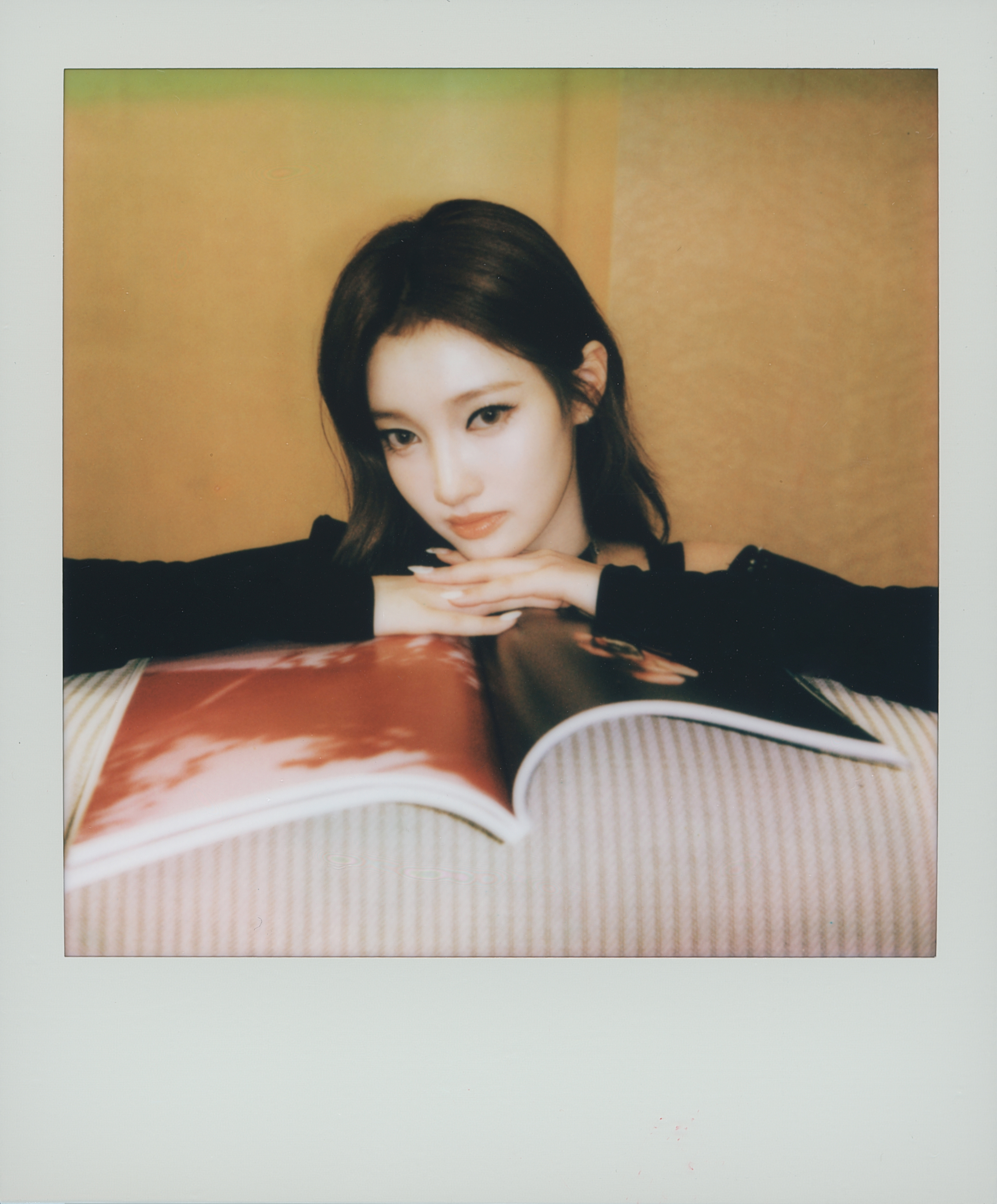 A2O MAY × 笙笙🖤天才少女摄影师笙笙拍了，古早胶片质感呈现 MAY 酷