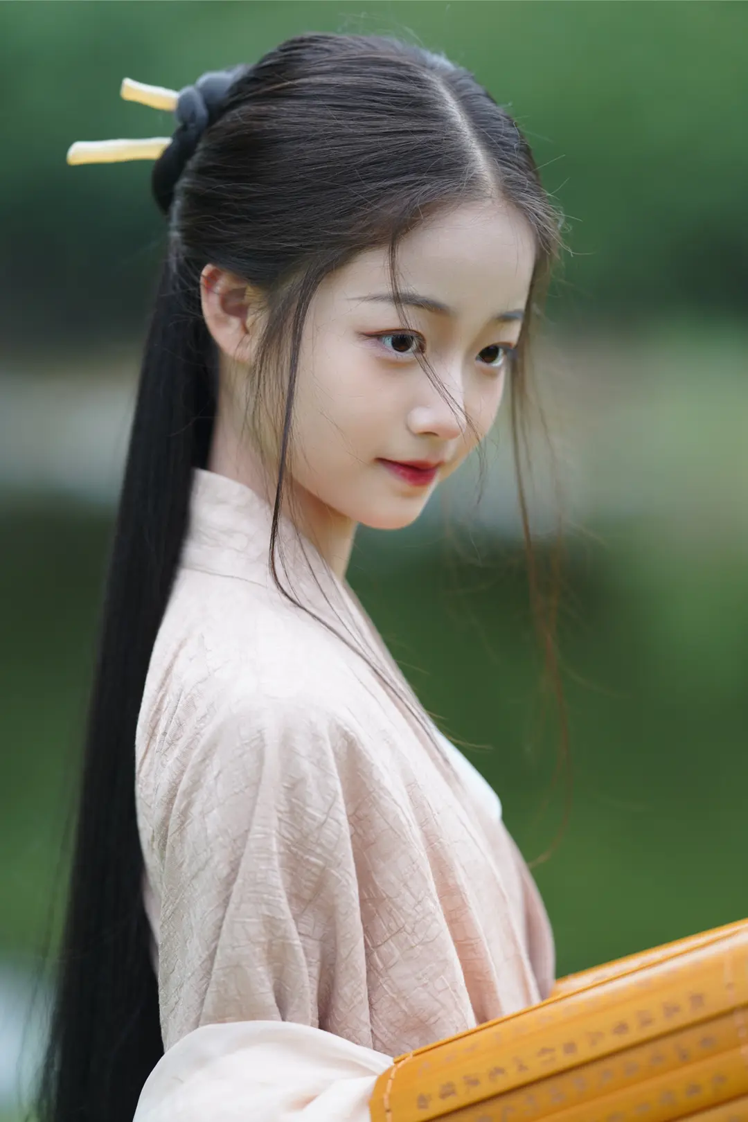 原片发来了，拍了300多张，让选十张精修，怎么办，每一张都喜欢🥹