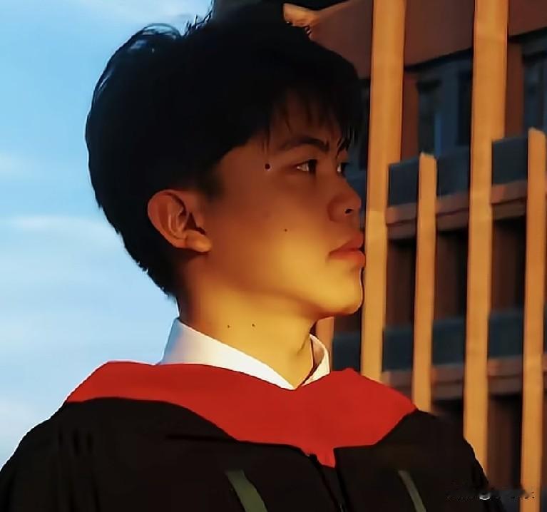 来自云南农村的张睿，家境贫寒，从小他就深知读书是唯一出路，他凭惊人毅力考上中山大