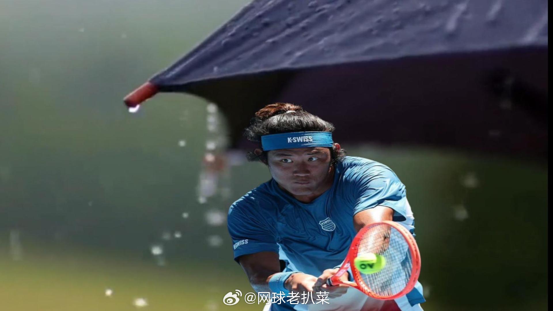 昨晚从11点开始等张之臻比赛，因雨延迟，不死心一直等到凌晨3点还没开始，就迷迷糊